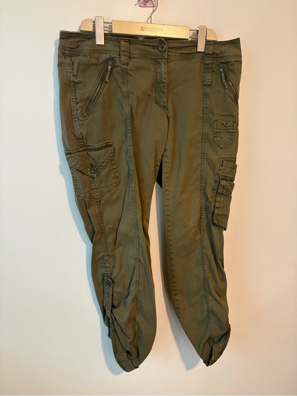 H&M Olive Green Cargo Capri Pants - Size 14